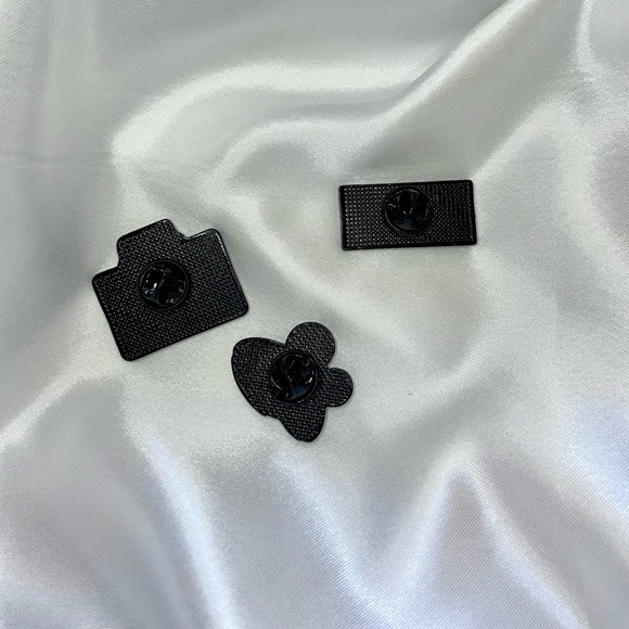 3 Video Game Themed Pins - Picture 2 of 2